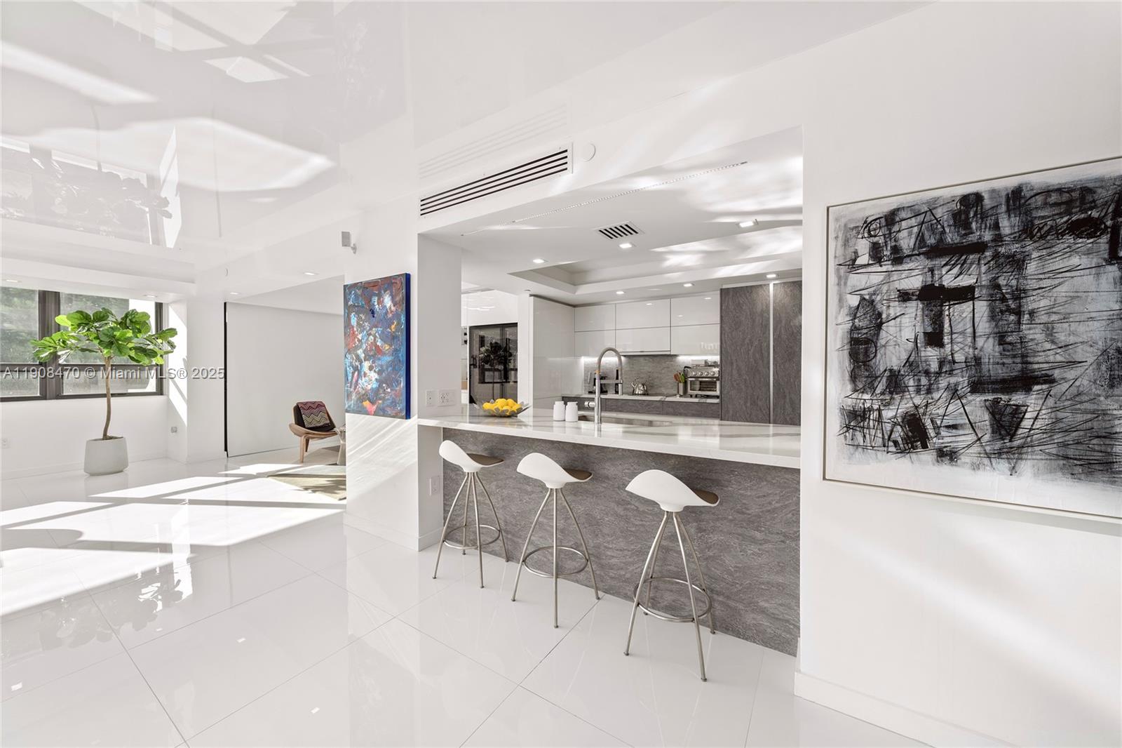 KENILWORTH CONDO - Residential