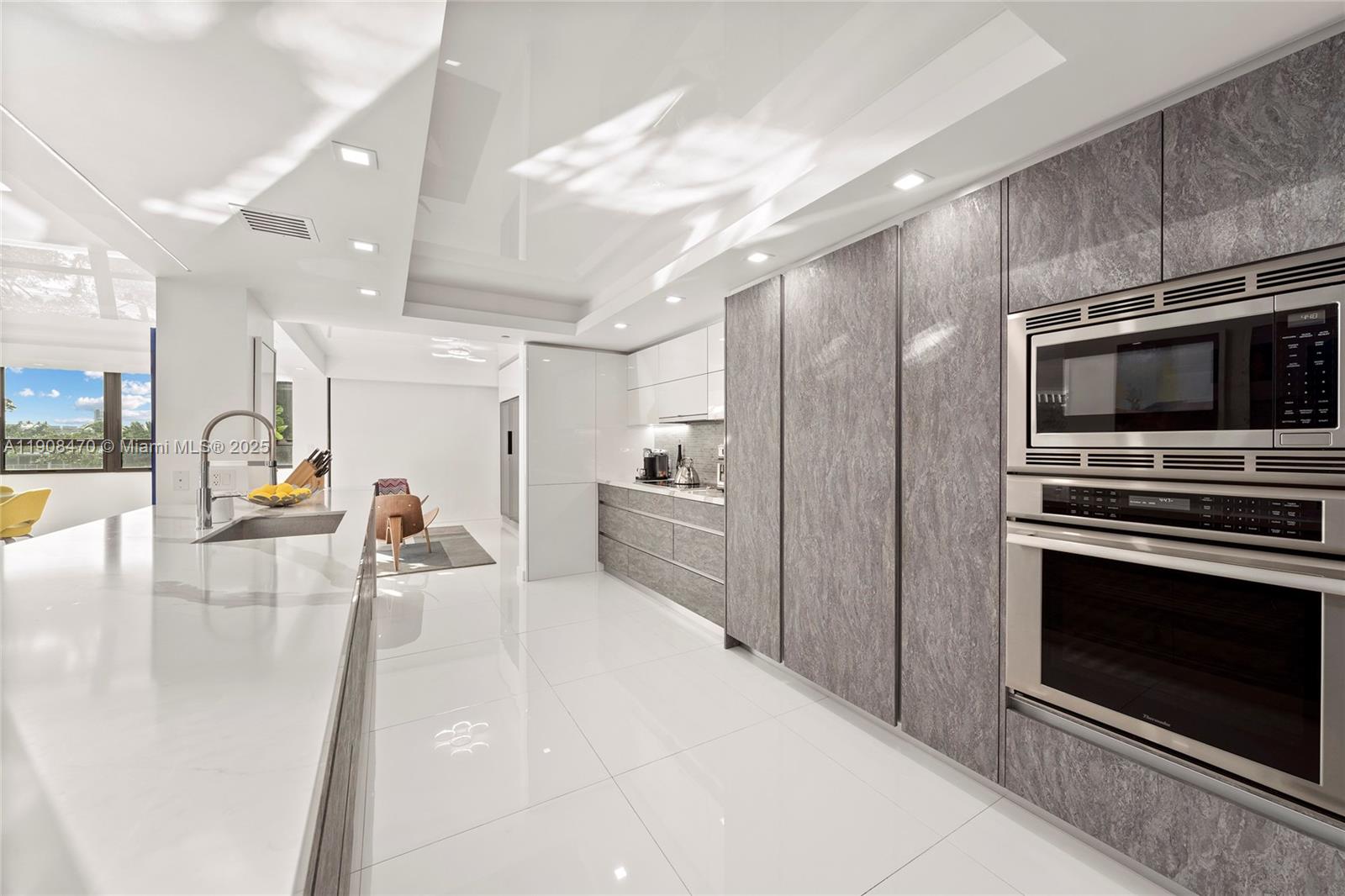 KENILWORTH CONDO - Residential