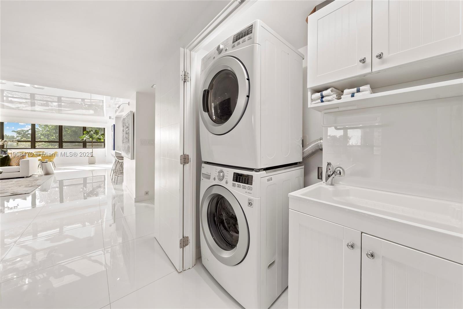 KENILWORTH CONDO - Residential