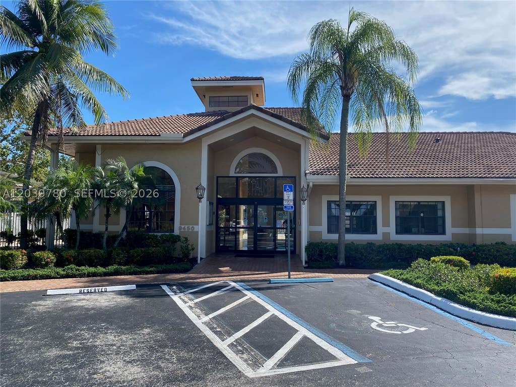Photo of 450 W Palm Cir W #301, Pembroke Pines, FL 33025 (MLS # A12039780)