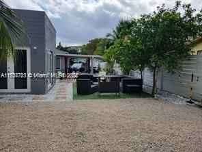 307 SW 15th St