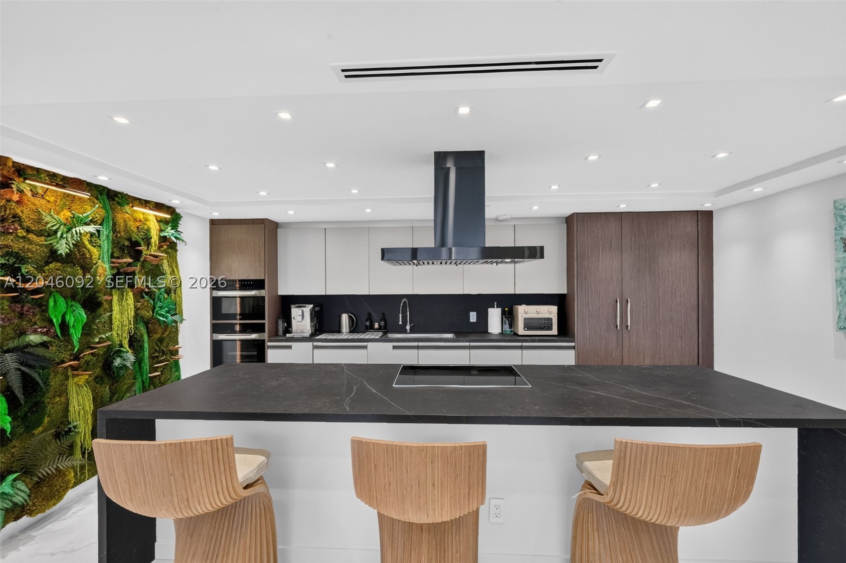 2301 Collins Ave 440-443