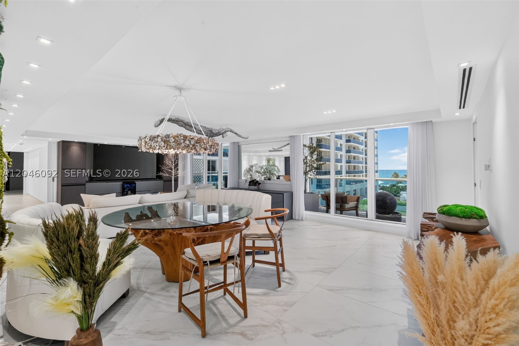 2301 Collins Ave 440-443