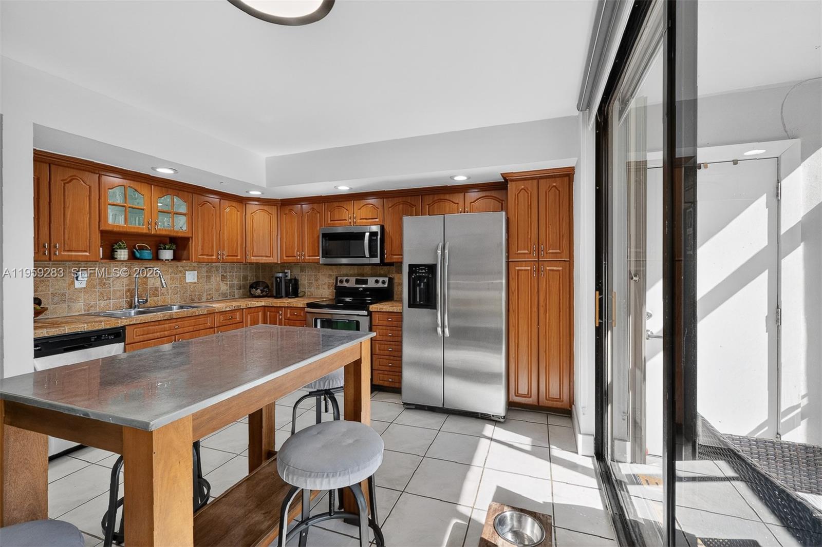 HORIZONS WEST CONDO #6 - Residential