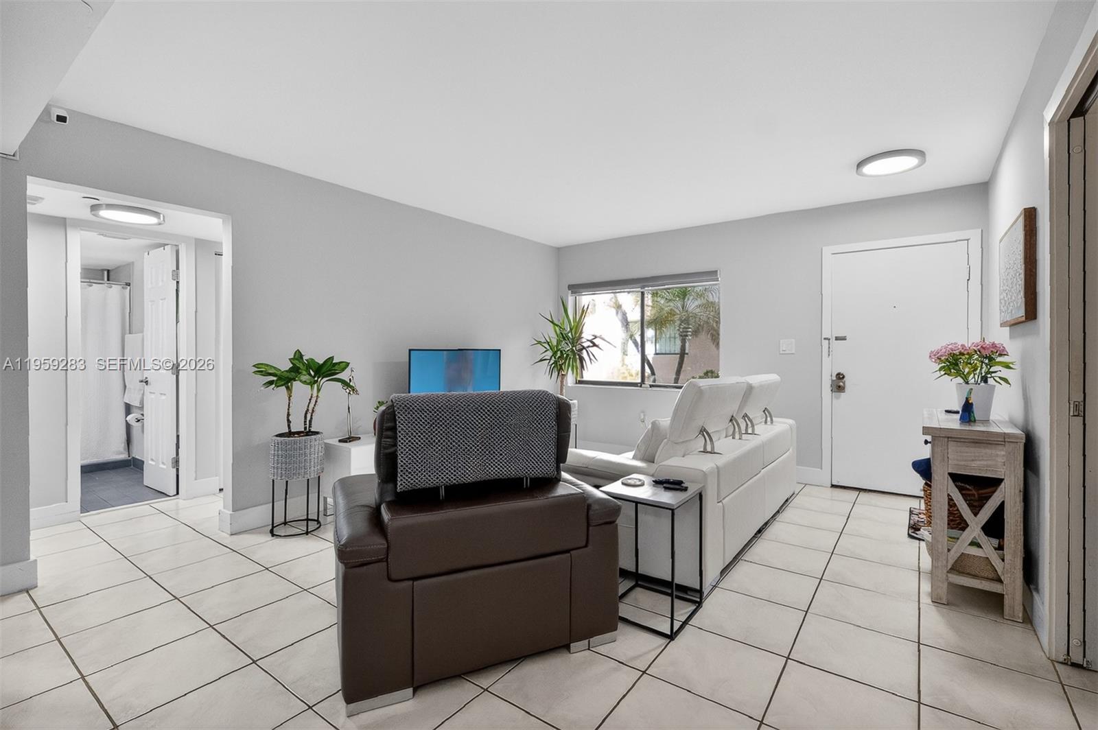 HORIZONS WEST CONDO #6 - Residential