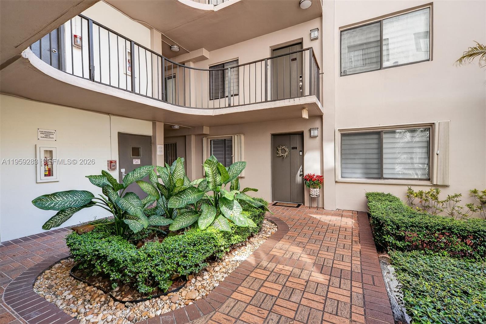 HORIZONS WEST CONDO #6 - Residential