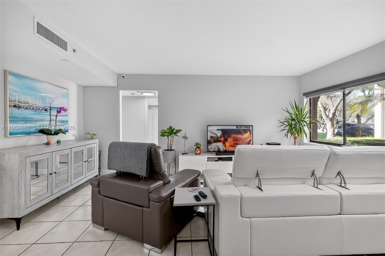 HORIZONS WEST CONDO #6 - Residential