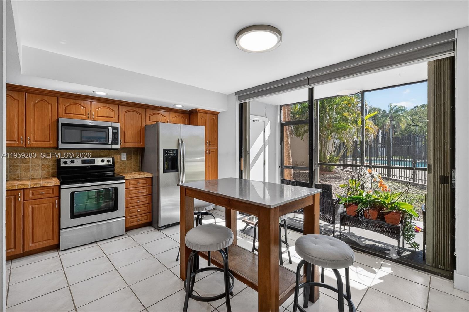 HORIZONS WEST CONDO #6 - Residential