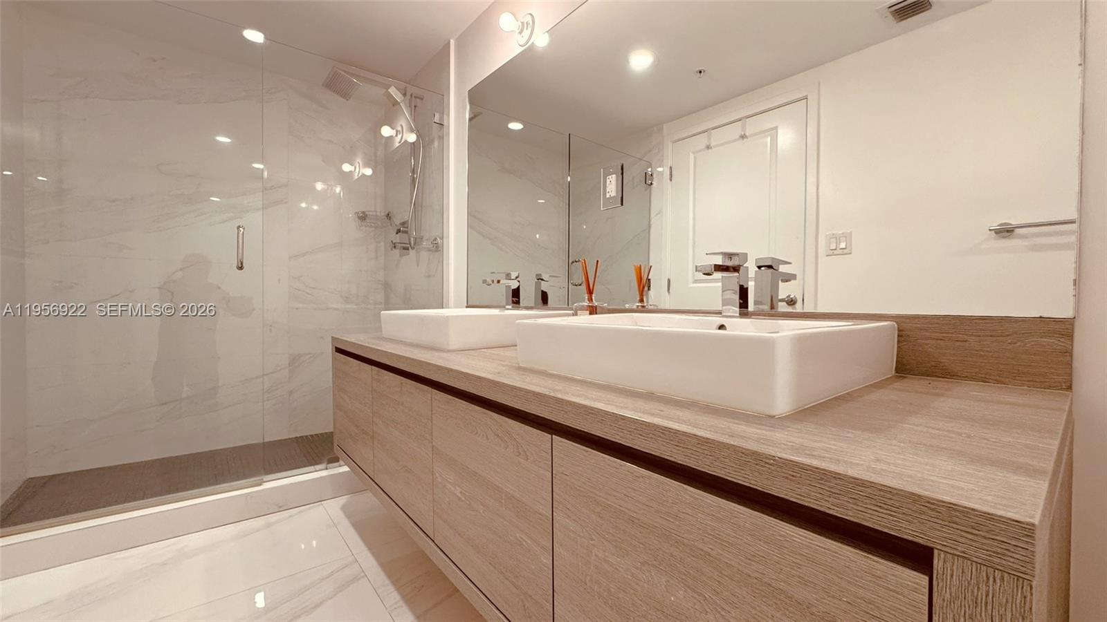 400 SUNNY ISLES CONDO WES - Residential