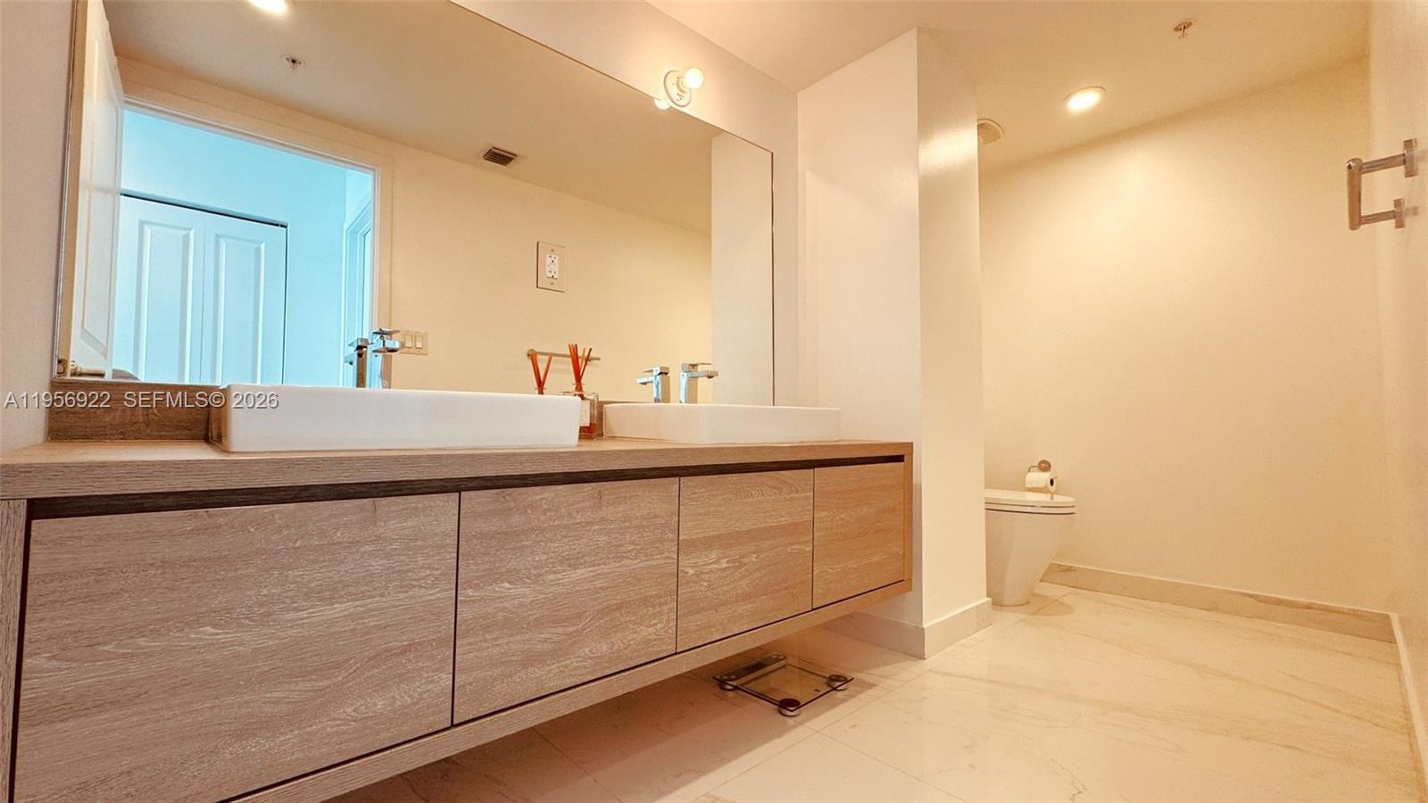 400 SUNNY ISLES CONDO WES - Residential