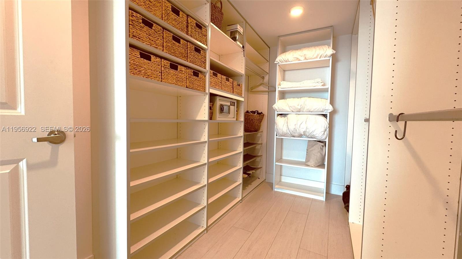 400 SUNNY ISLES CONDO WES - Residential