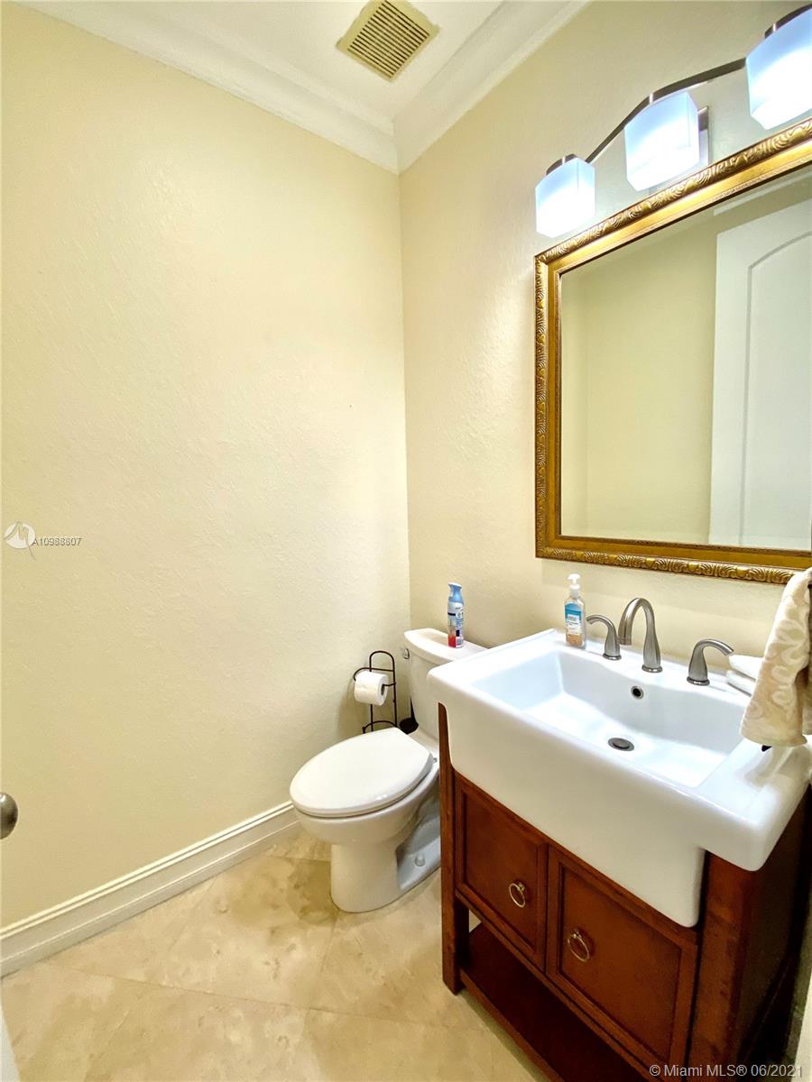 HOLLYWOOD GOLF ESTATES SE - Residential Lease