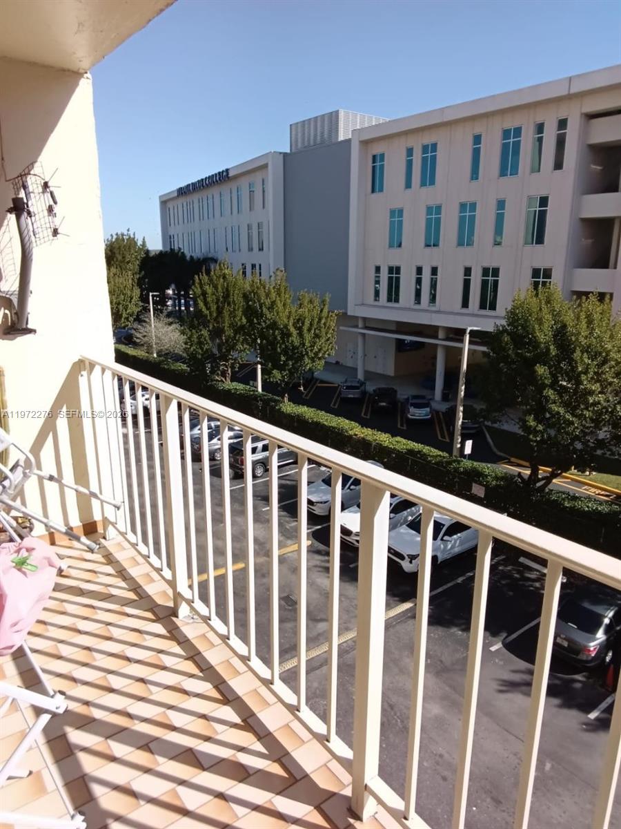 PLAZA OF WESTLAND CONDO - Residential