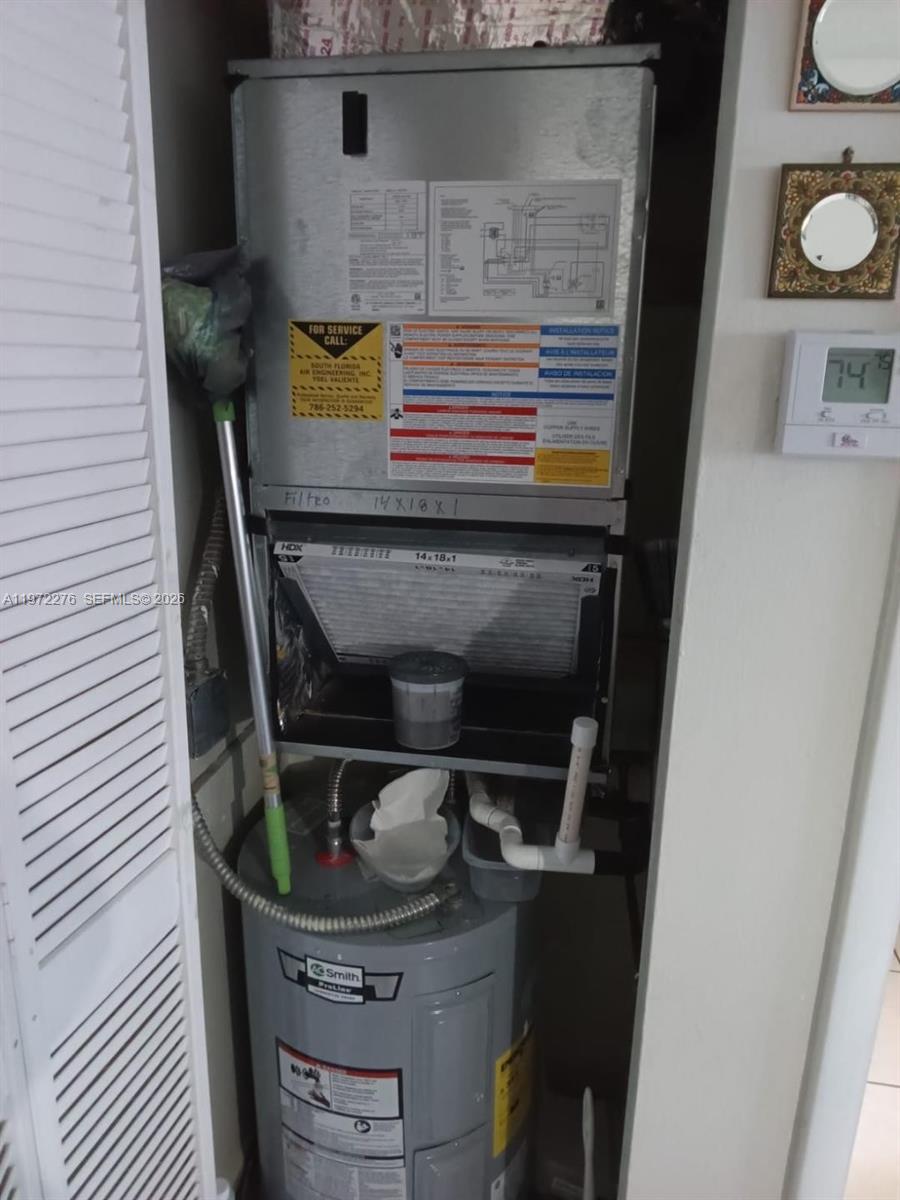 PLAZA OF WESTLAND CONDO - Residential