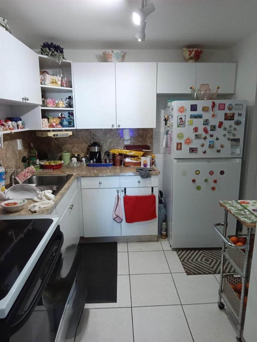 PLAZA OF WESTLAND CONDO - Residential