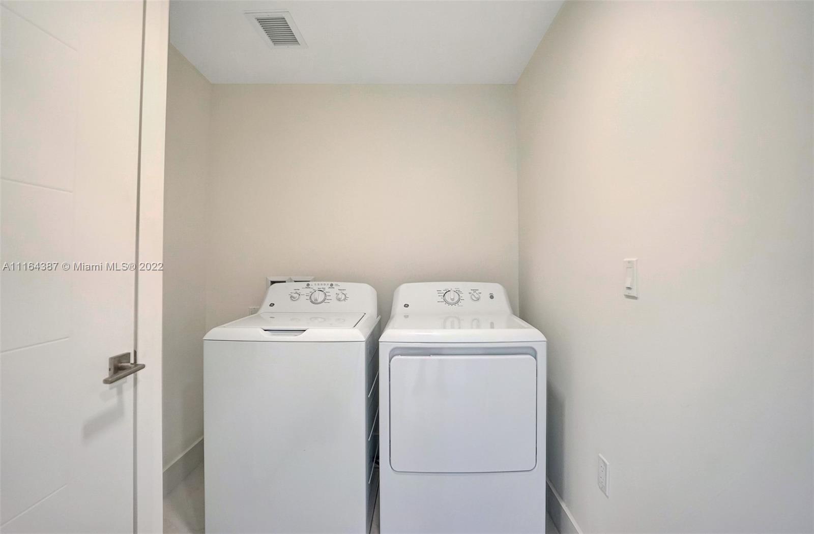 MERRICK MANOR - Residential Lease