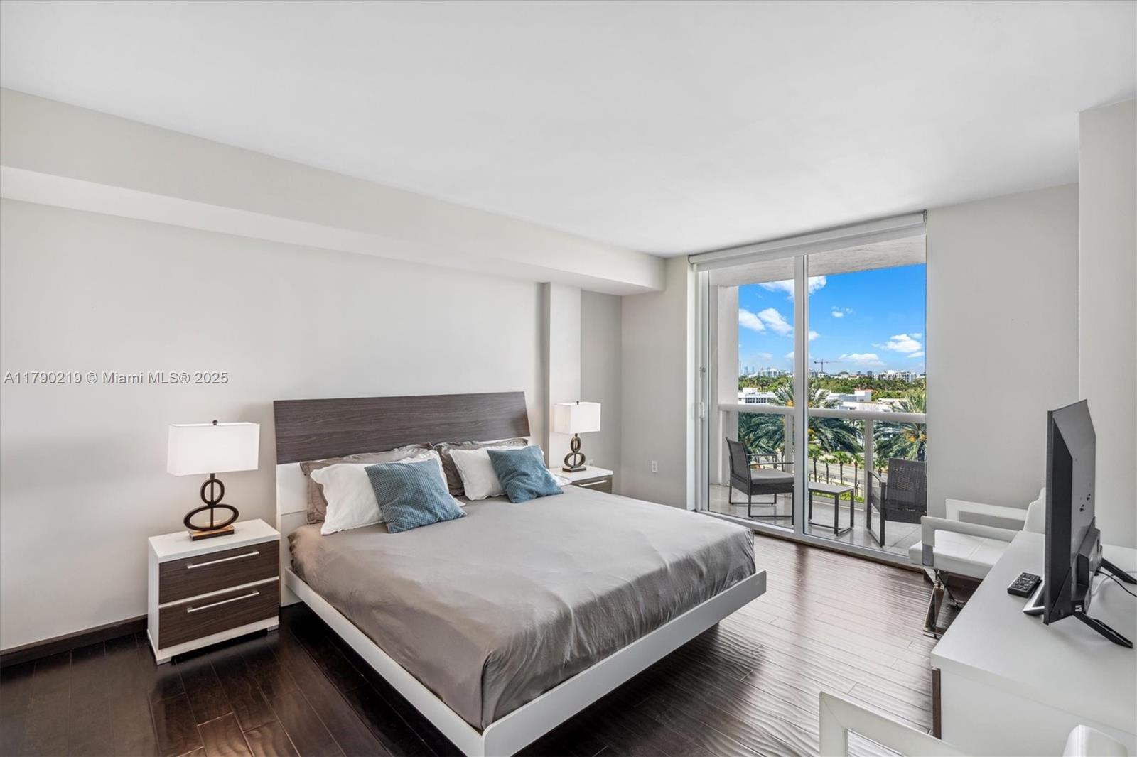 HARBOUR HOUSE - Residential