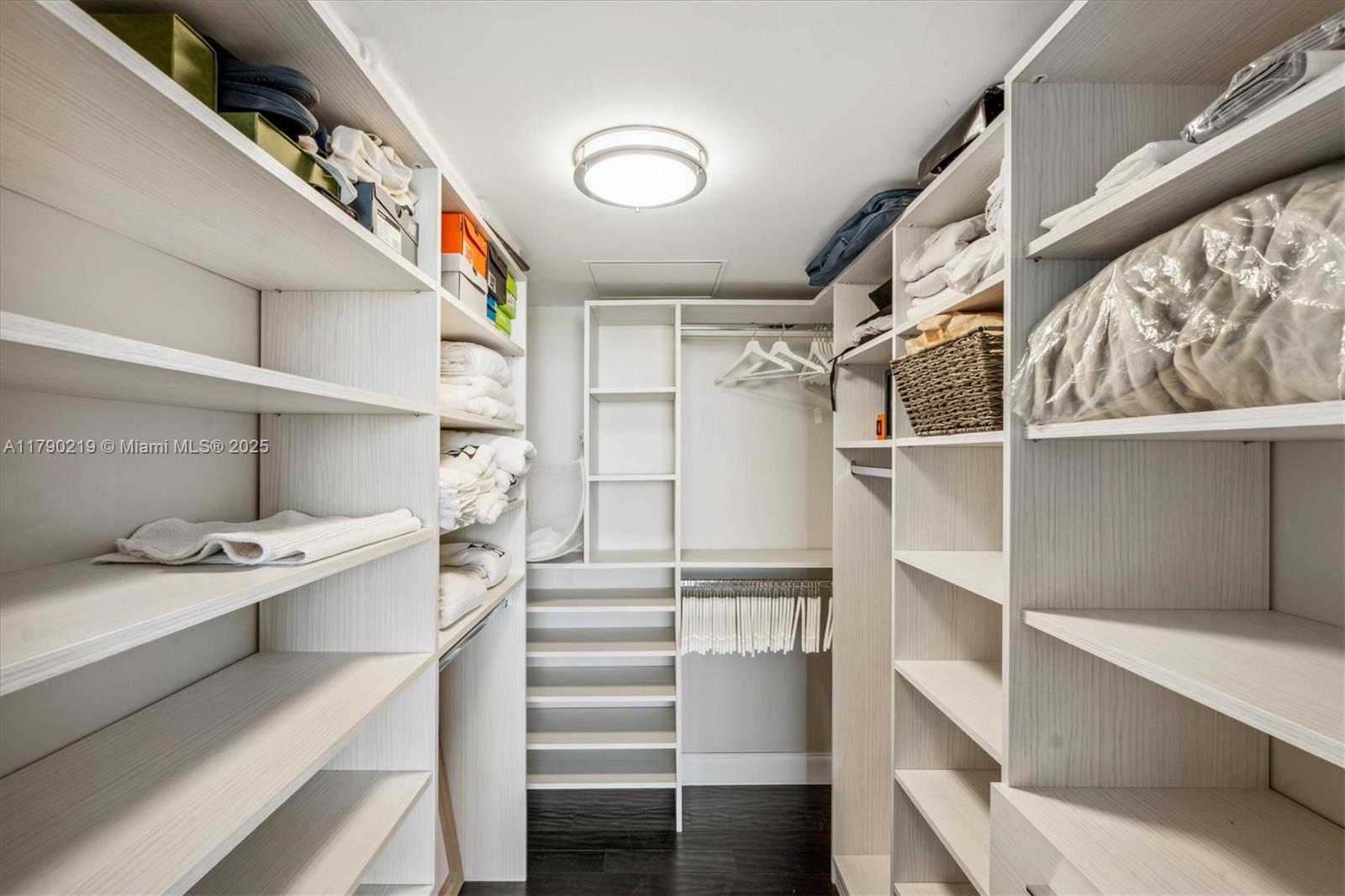 HARBOUR HOUSE - Residential