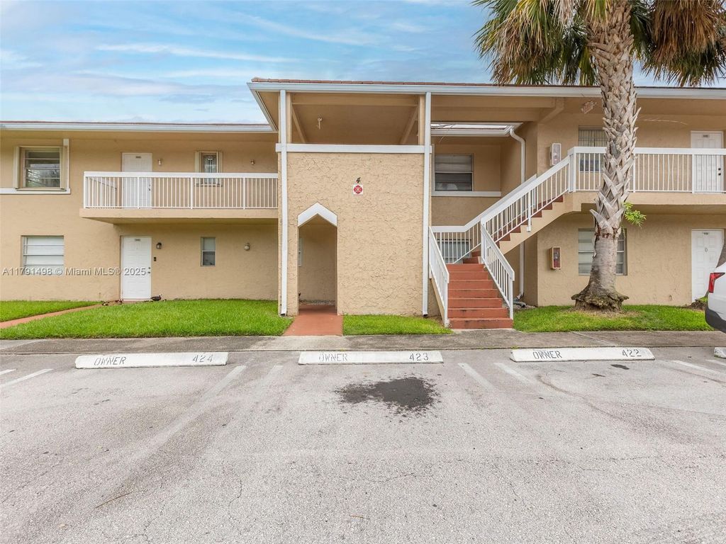 Photo of 10106 Twin Lakes Dr #4-I, Coral Springs, FL 33071 (MLS # A11791498)