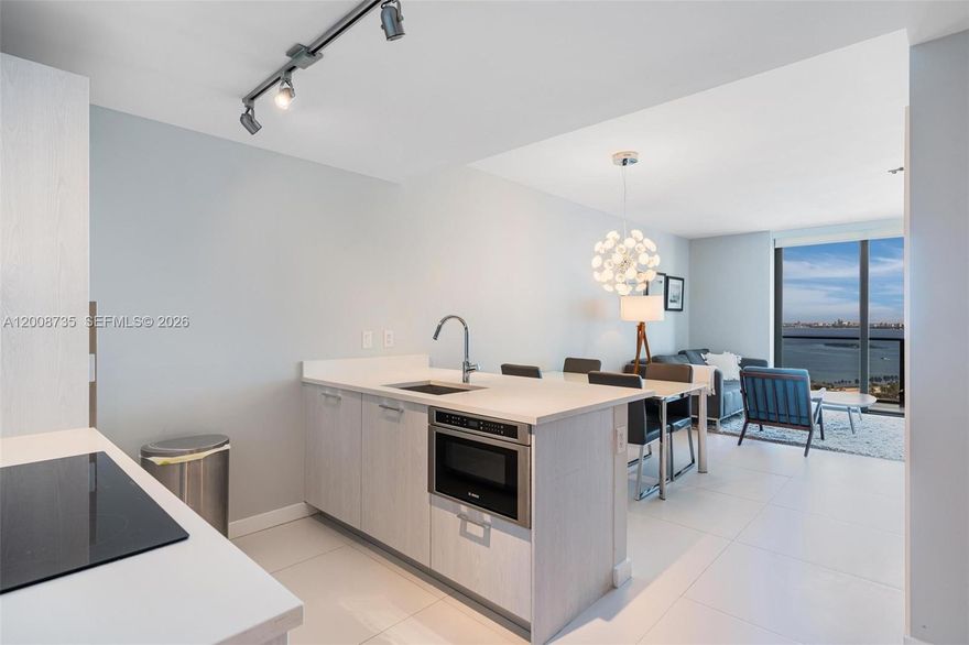 Stunning residence with breathtaking unobstructed views from the living area and primary suite. This impeccably maintained 1-bedroom, 1.5-bath + den offers automatic drapes, a spacious layout, and an abundance of natural light, perfect for elevated city living.
Enjoy floor-to-ceiling windows, modern finishes, and an open layout 
The unit features in-unit washer and dryer, walking  closet, and a large private balcony, perfect for comfortable and practical living. The building offers resort style amenities, including an exclusive rooftop pool.