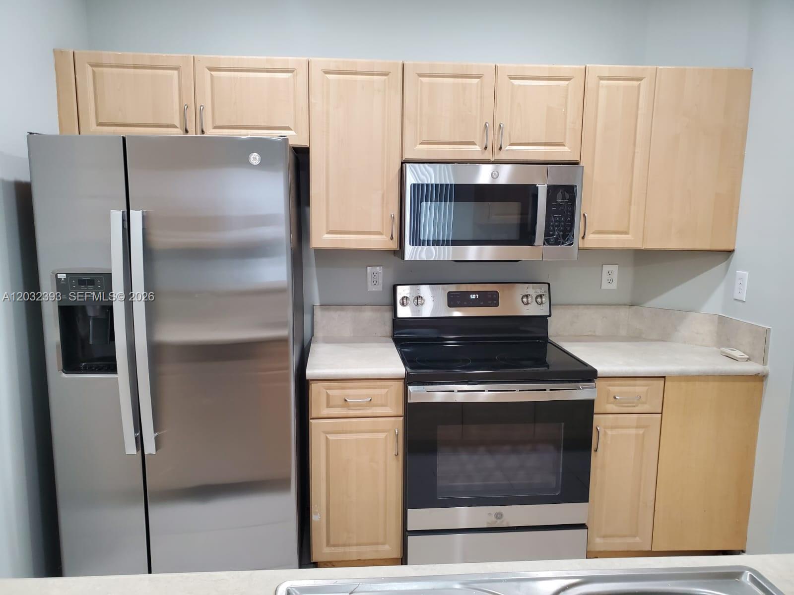 2242 NE 42nd Cir