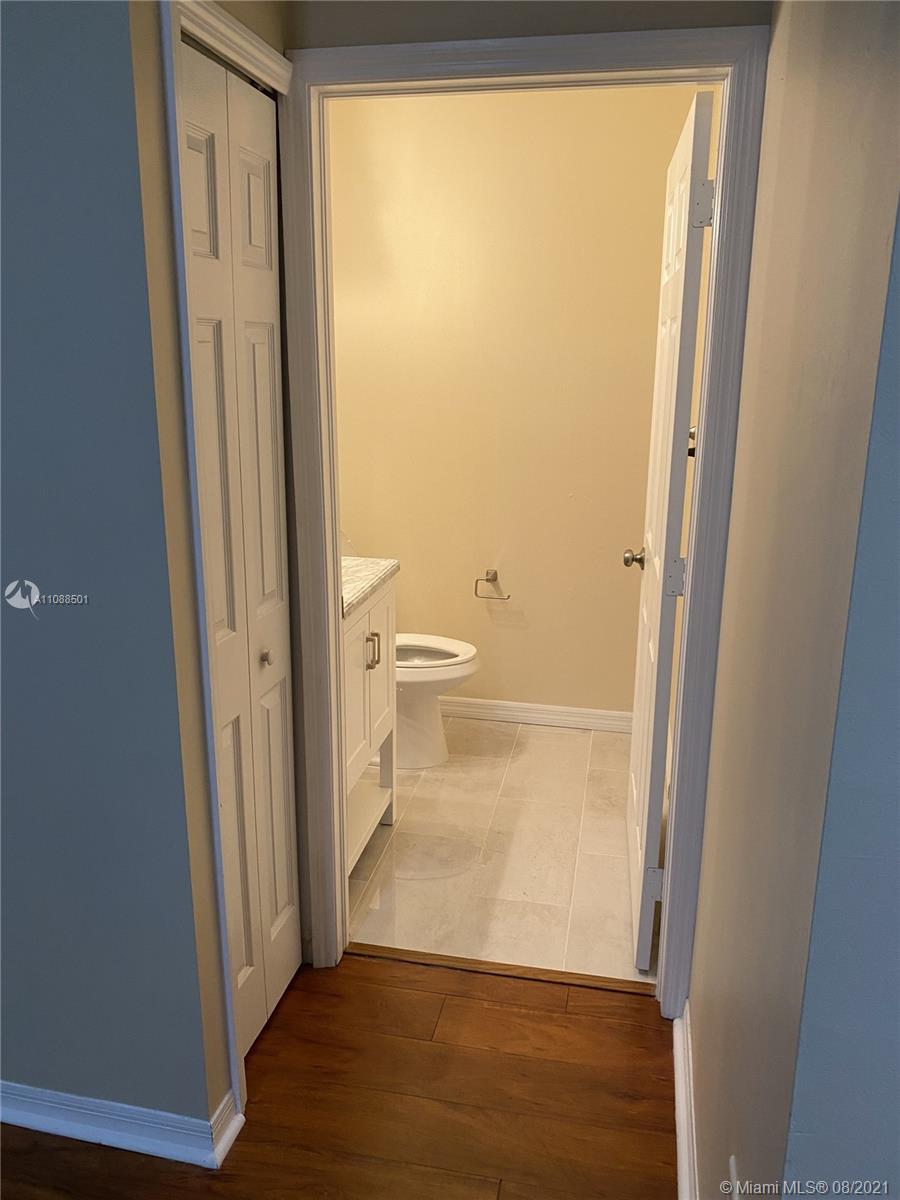 HAMPTON ISLES CONDO - Residential