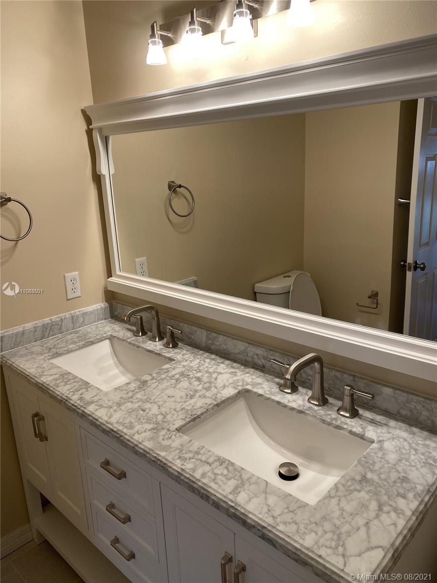 HAMPTON ISLES CONDO - Residential