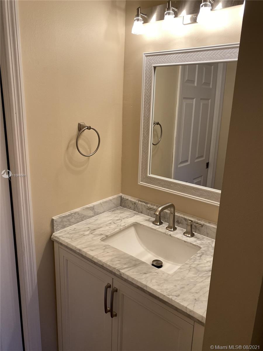 HAMPTON ISLES CONDO - Residential