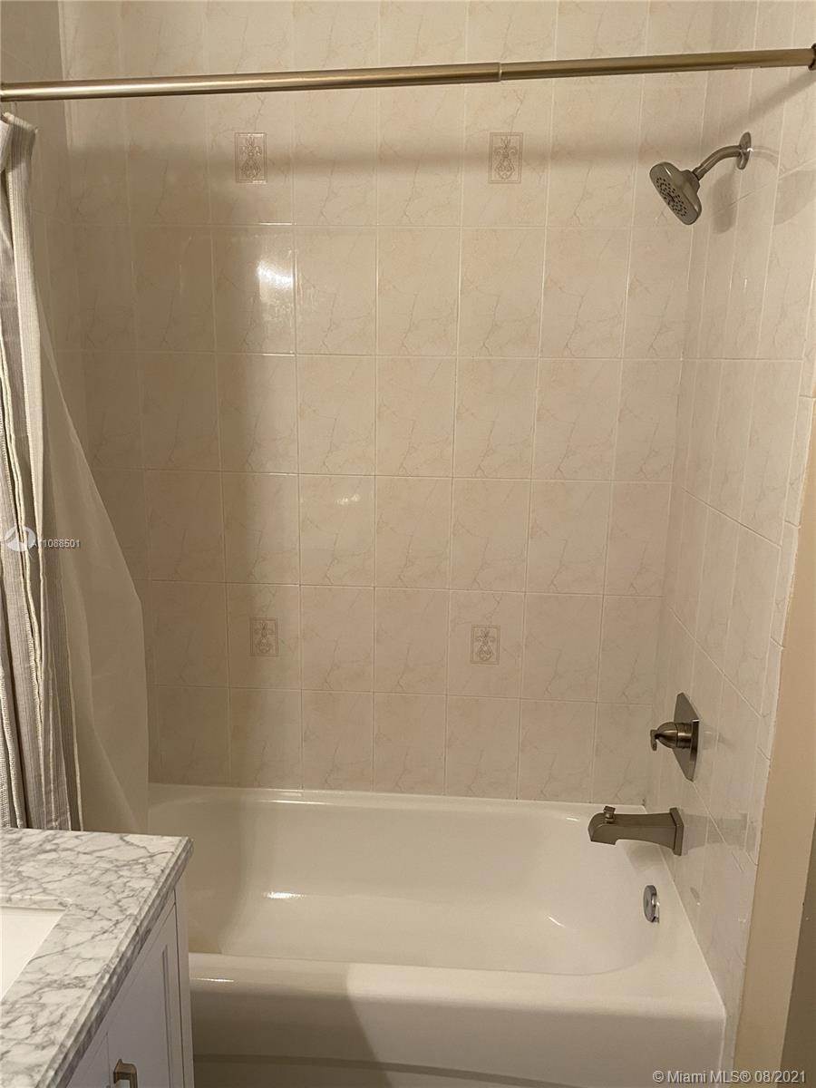 HAMPTON ISLES CONDO - Residential