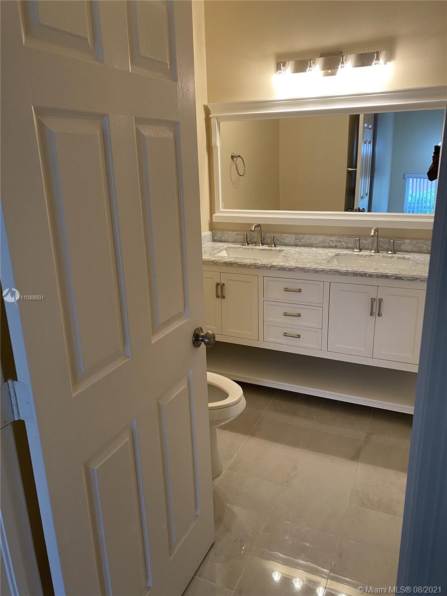 HAMPTON ISLES CONDO - Residential