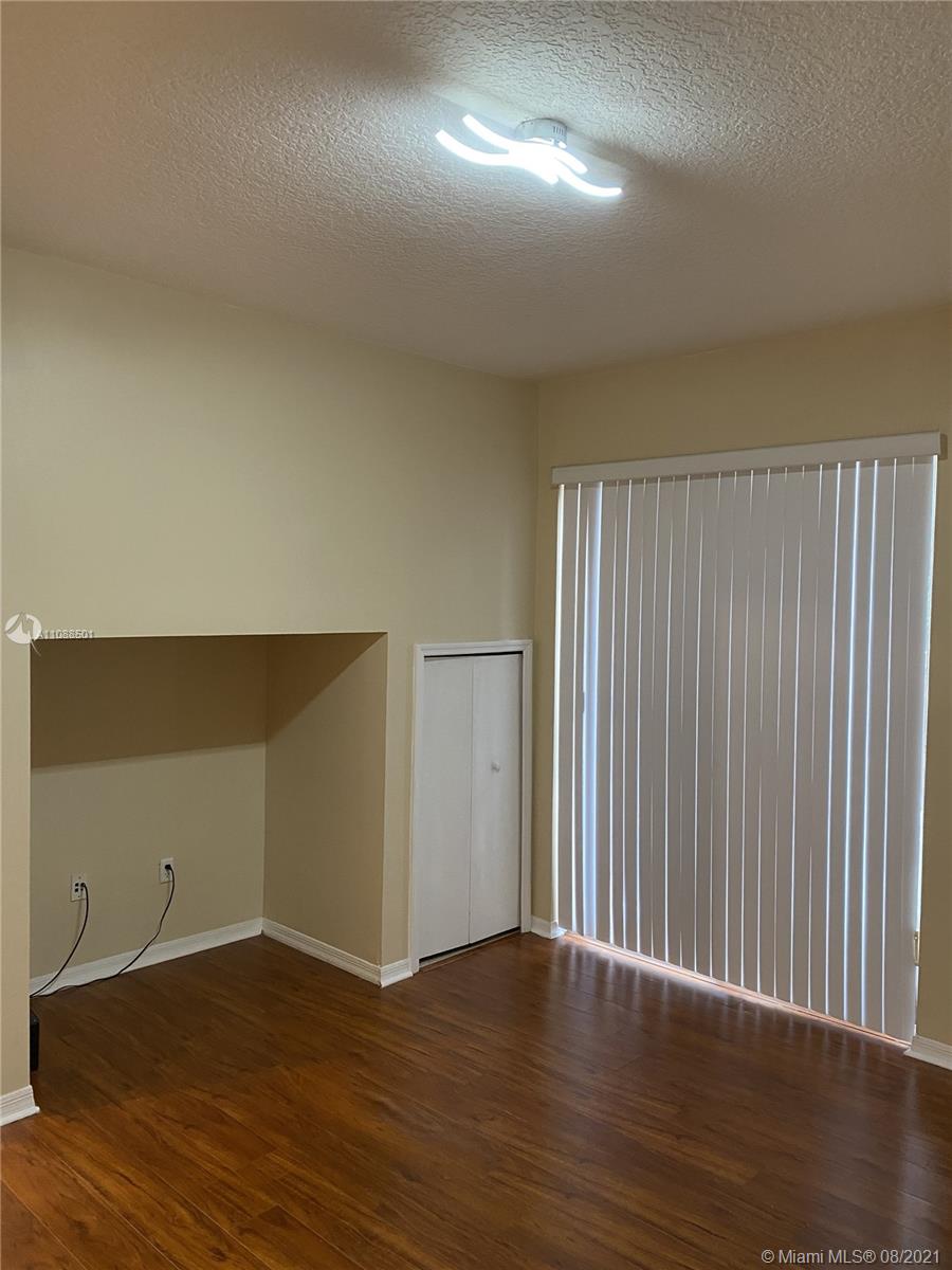 HAMPTON ISLES CONDO - Residential