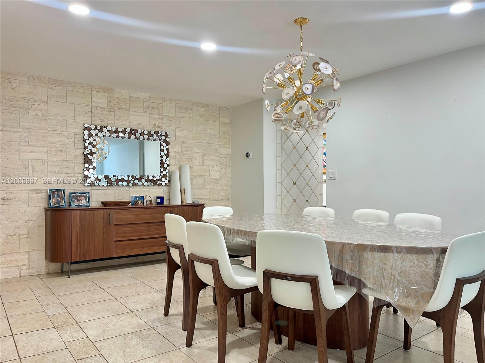 9511 Collins Ave 811