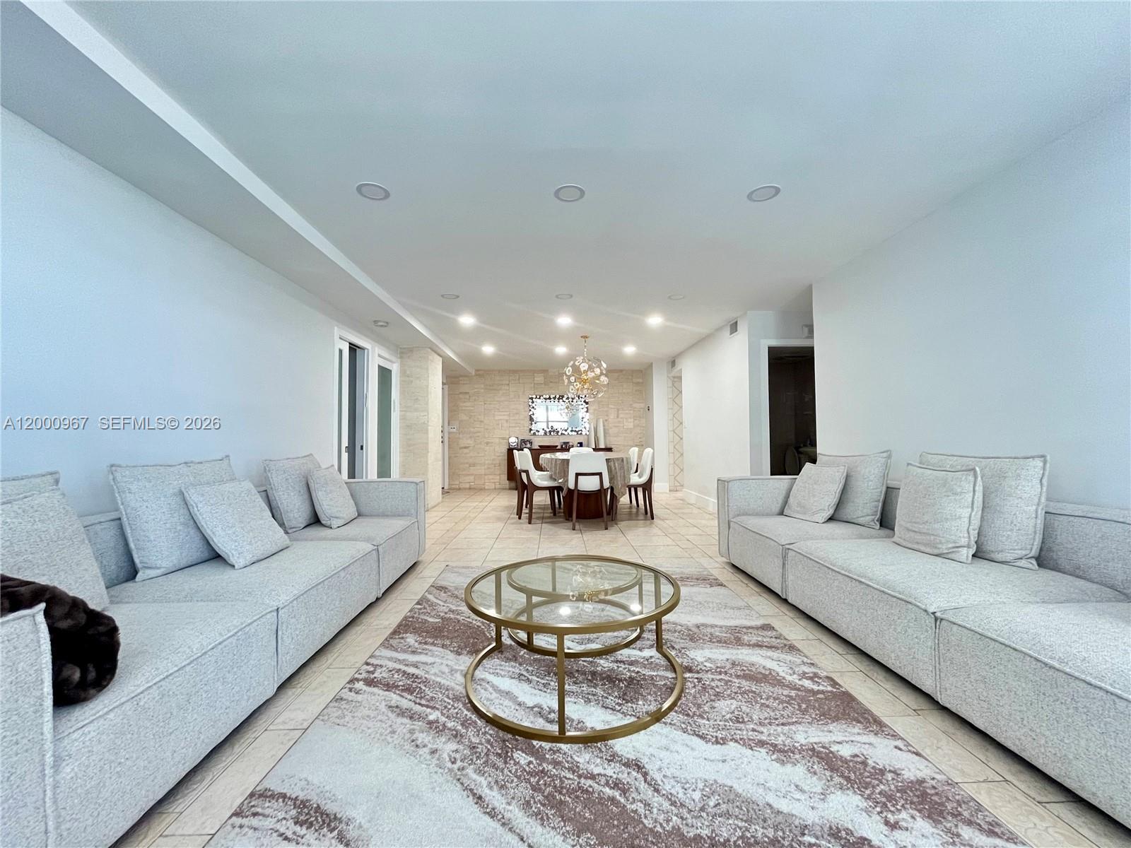 9511 Collins Ave 811