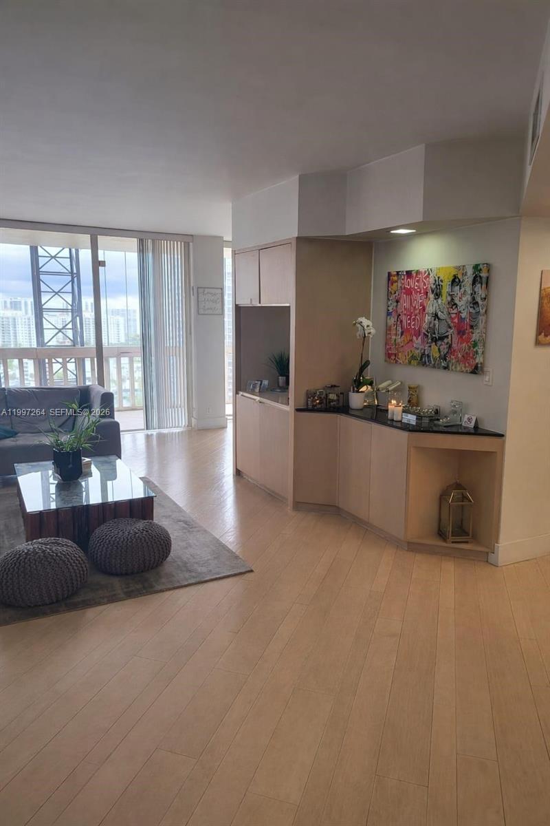 TURNBERRY TOWERS CONDO - Residential Lease