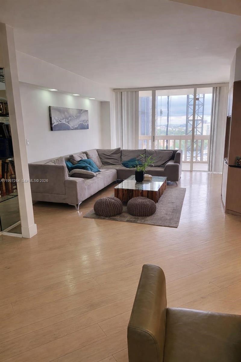 TURNBERRY TOWERS CONDO - Residential Lease