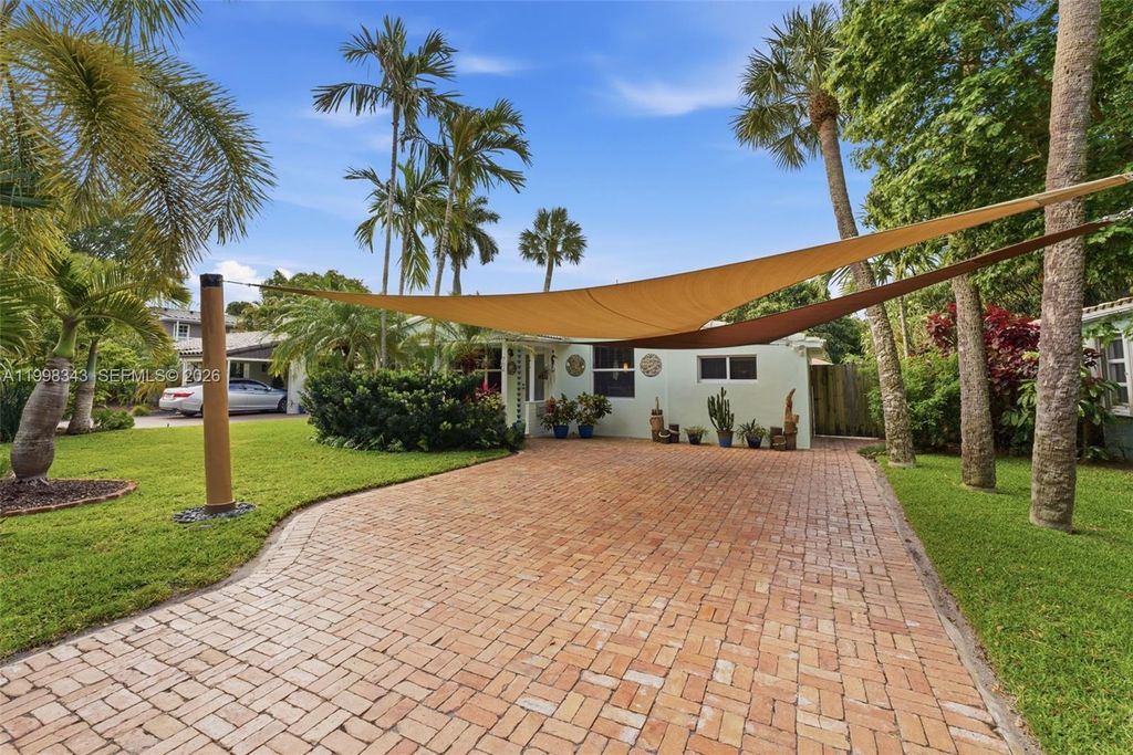 Photo of 704 SW 14th St, Fort Lauderdale, FL 33315 (MLS # A11998343)