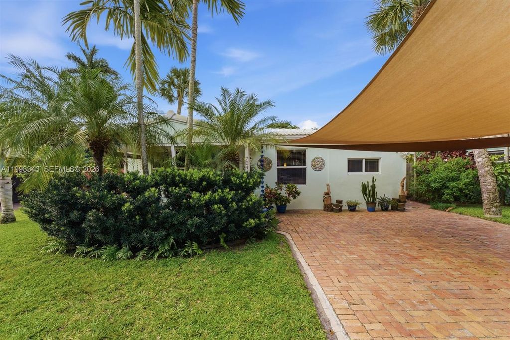 Photo of 704 SW 14th St, Fort Lauderdale, FL 33315 (MLS # A11998343)