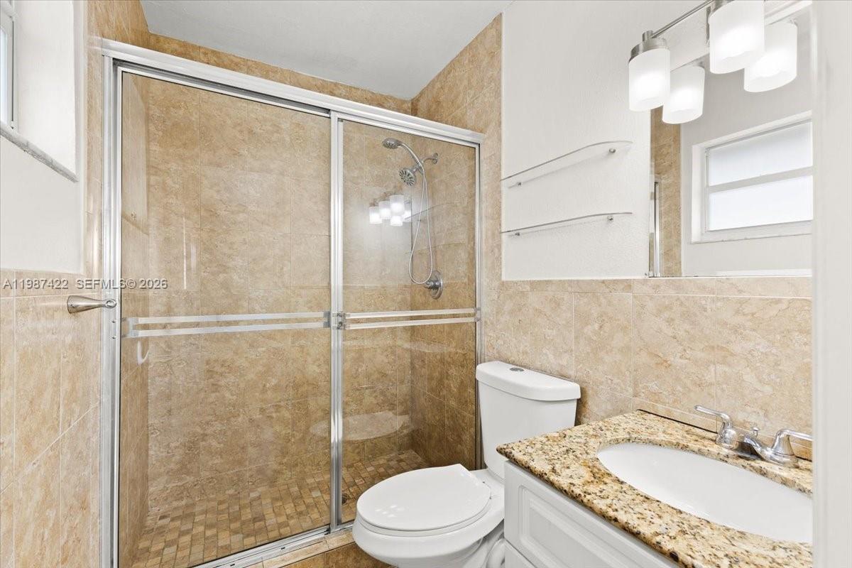 HOLLYWOOD PALMS CONDO - Residential