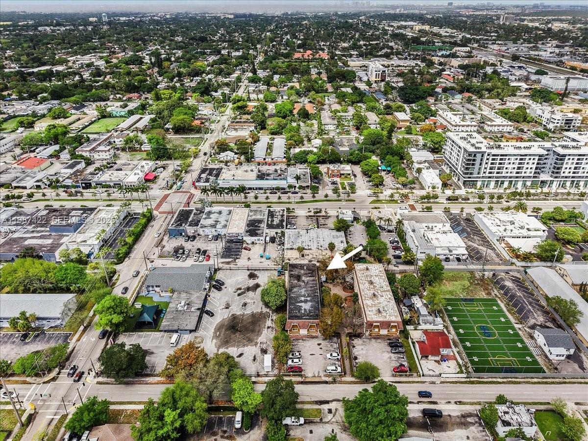 HOLLYWOOD PALMS CONDO - Residential