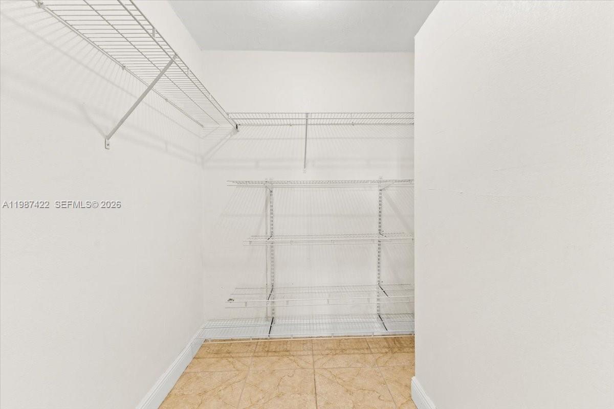 HOLLYWOOD PALMS CONDO - Residential