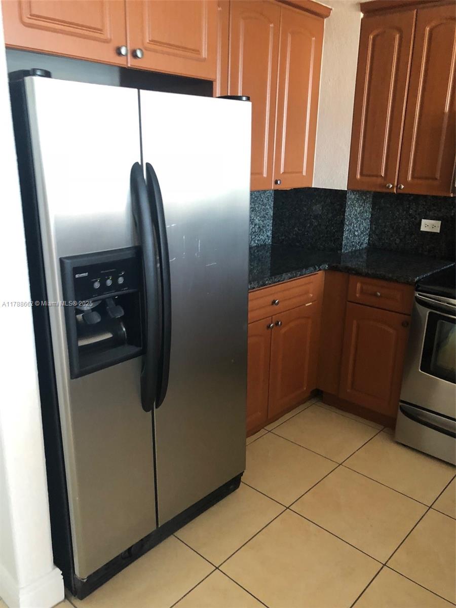 THE LUXOR RESIDENCES COND - Residential Lease