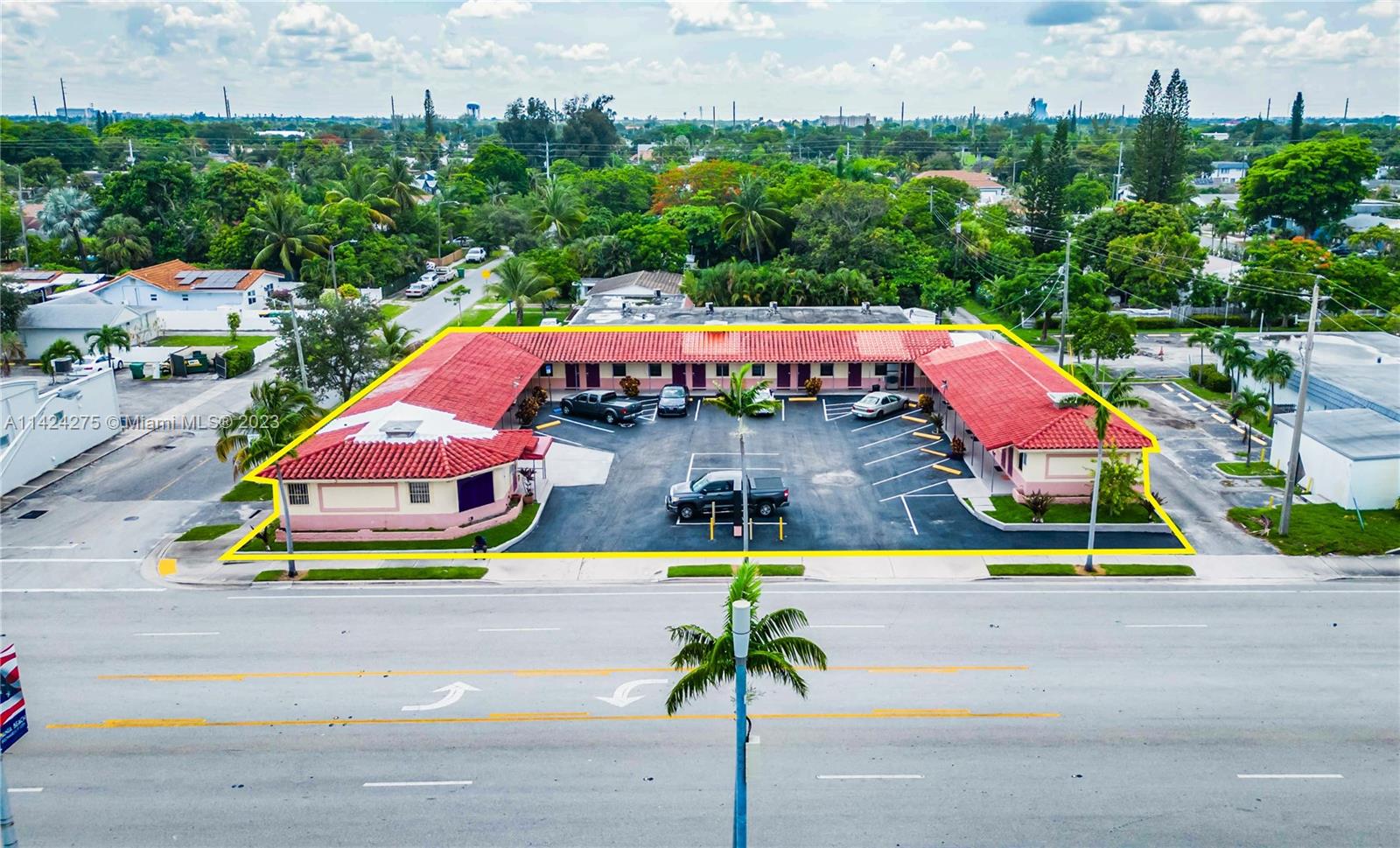 An existing 20-room hotel with landlord flexibility on a 0.37-acre lot & situated on the highly trafficked US-1/Federal Highway corridor. Currently being operated as a Deluxe Inn, this turn-key hotel/ motel asset is fully equipped, furnished & ready for immediate operation without the need for any additional setup or preparation. This is a rare opportunity for a new owner/operator to come in & either start running the business, or executing a fresh master lease for the property without any significant delays or additional investment in furnishings or infrastructure.
Located in the heart of the developing Dania Beach area, this property is in close proximity to Ft. Lauderdale International Airport, Port Everglades, Dania Beach Casino, Dania Pointe & the major I-595 & I-95 thoroughfares.