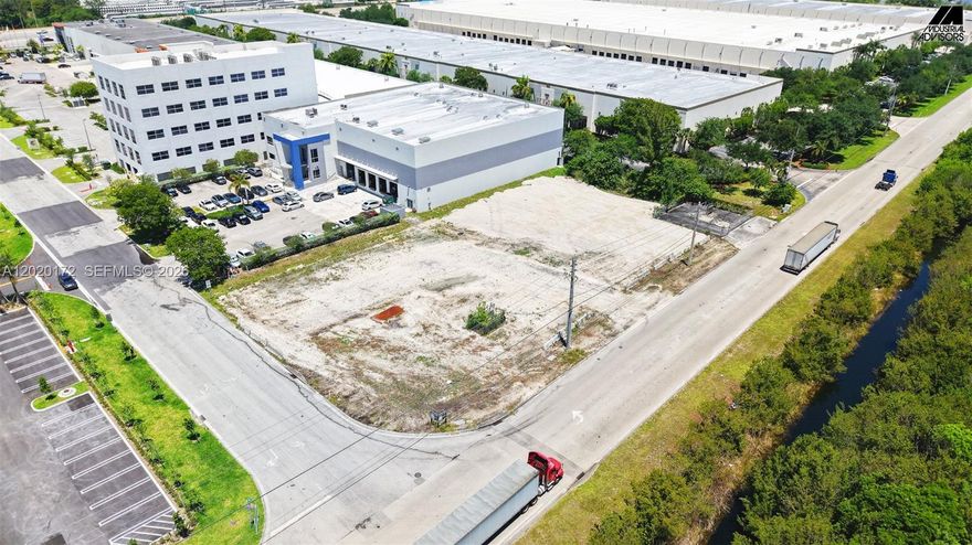 11501 NW 124 Street, Medley, FL (Folio 22-2030-016-0500) offers an exceptional ±0.96-acre corner lot in the heart of Pan American North Business Park. Zoned M-1 Light Industrial, this site is perfectly positioned for warehouse, distribution, or light manufacturing development.
Strategically located with immediate access to Florida’s Turnpike, US 27, I-75, SR 826 (Palmetto Expressway), and Gratigny Parkway, the property provides unmatched regional connectivity and logistics efficiency throughout South Florida. Ideal for users seeking prime visibility and rapid market access.