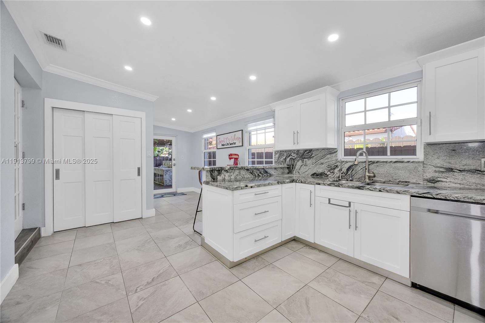 LE JEUNE PLACE - Residential Income