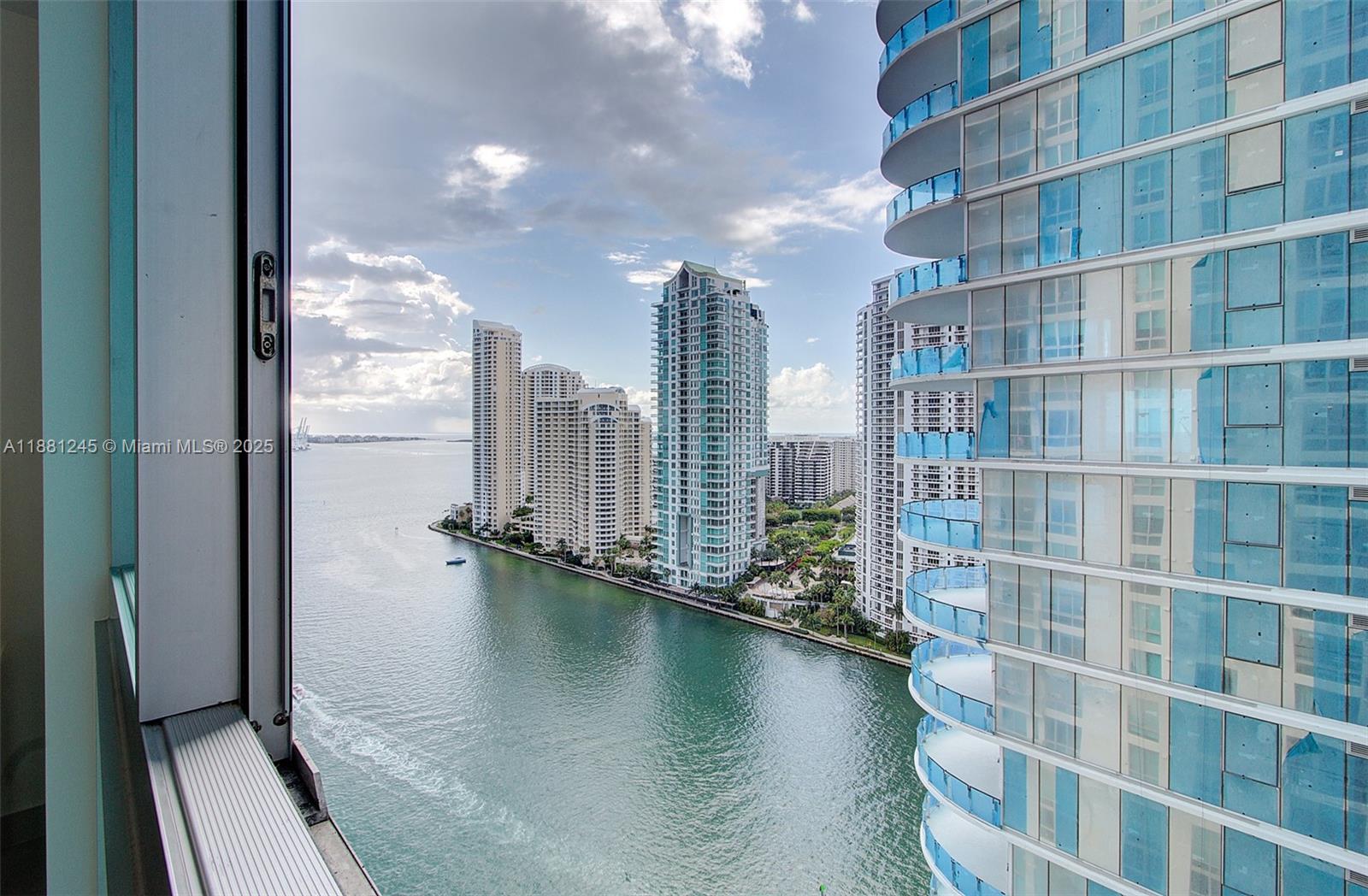 MET 1 CONDO - Residential Lease