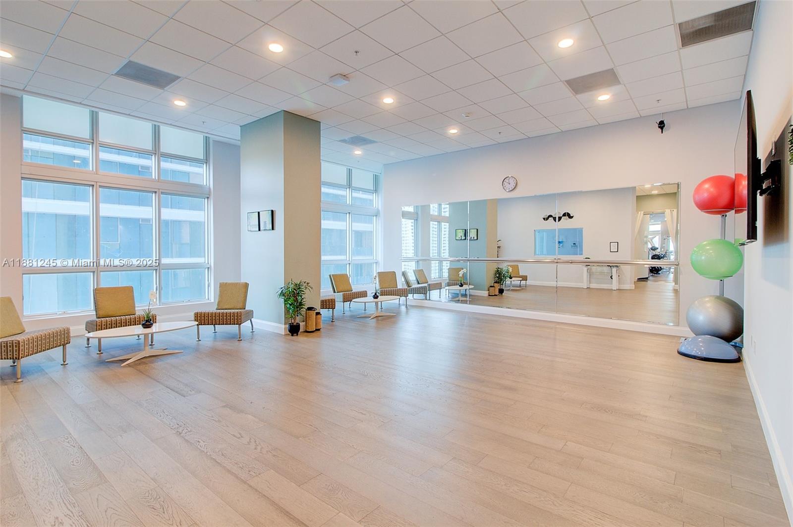 MET 1 CONDO - Residential Lease