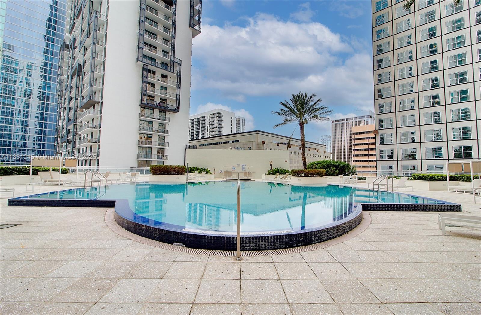 MET 1 CONDO - Residential Lease