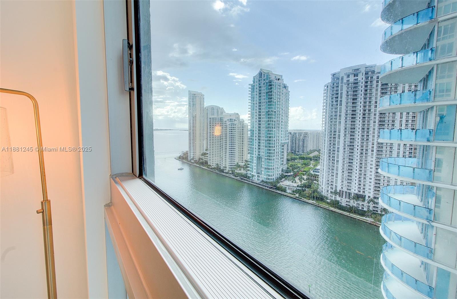 MET 1 CONDO - Residential Lease