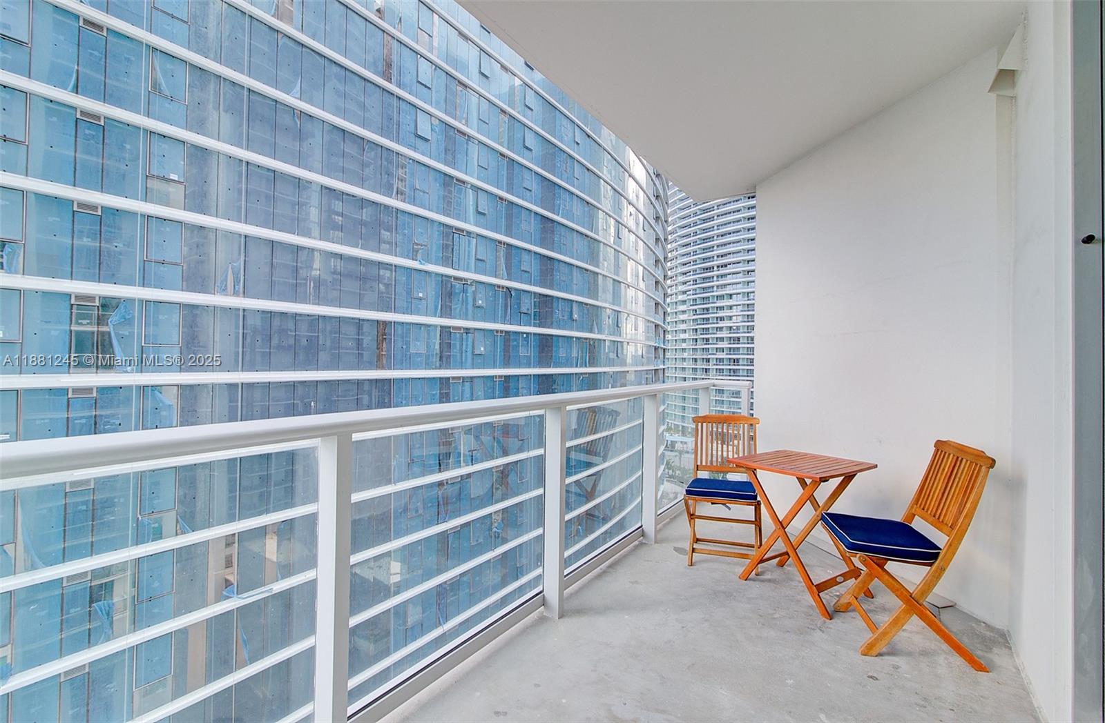 MET 1 CONDO - Residential Lease