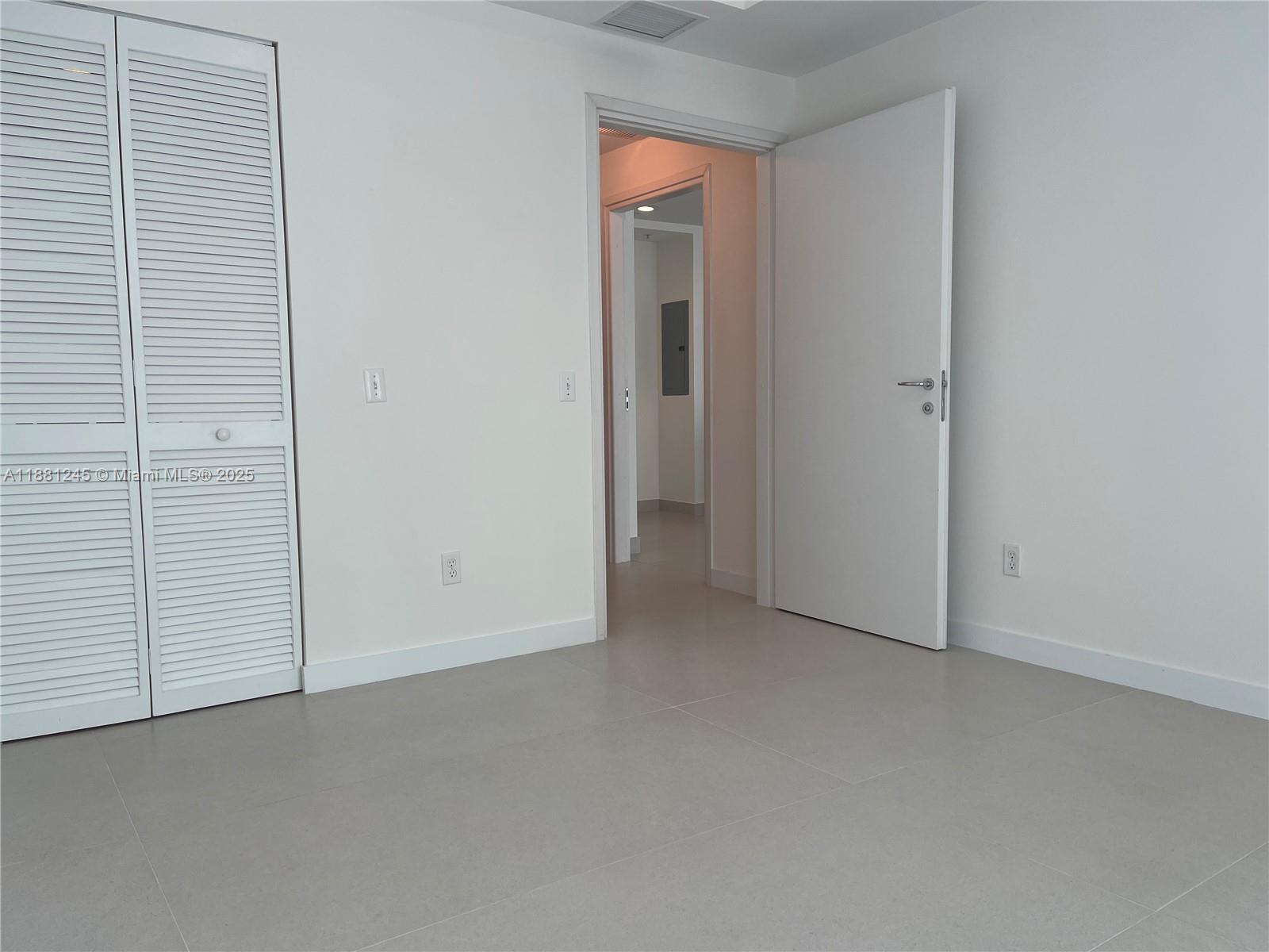 MET 1 CONDO - Residential Lease
